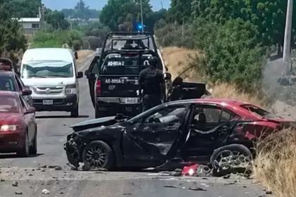 Imágenes de cómo fueron atacados los policías en Villa García, Zacatecas, en la frontera con Aguascalientes. Foto: JLMnoticias / Especial.