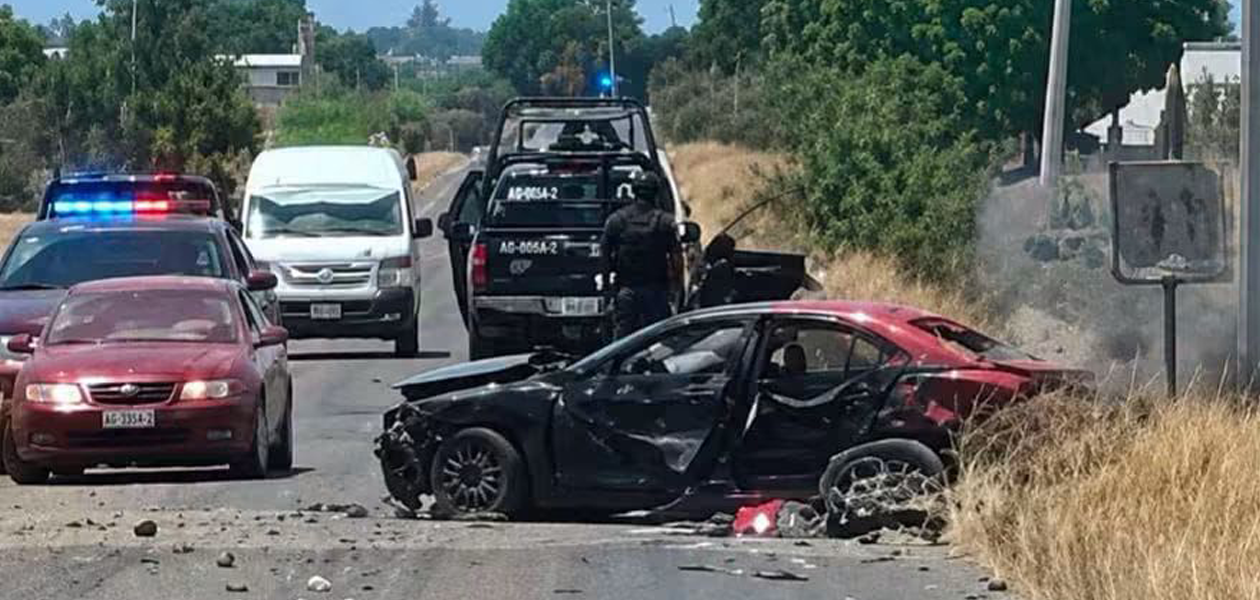 Imágenes de cómo fueron atacados los policías en Villa García, Zacatecas, en la frontera con Aguascalientes. Foto: JLMnoticias / Especial.
