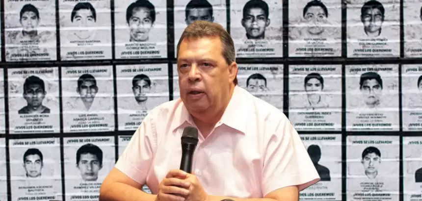 Detienen a Ángel Aguirre por caso de los 43 normalistas de Ayotzinapa