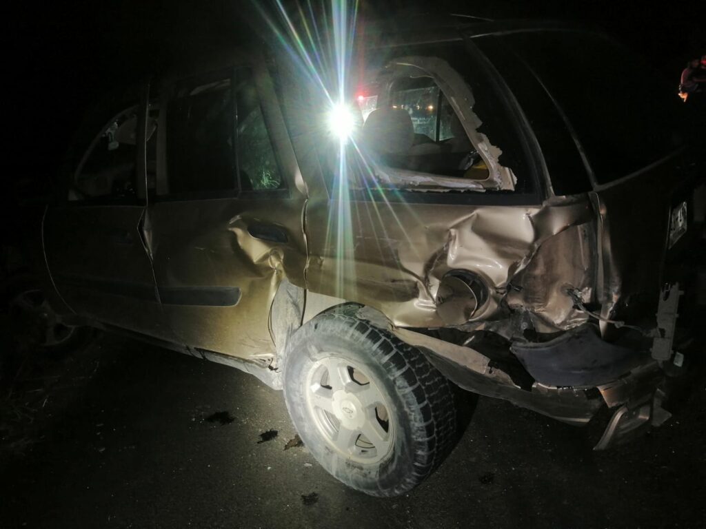 3 oficiales lesionados choque patrulla vs camioneta carretera 25 4