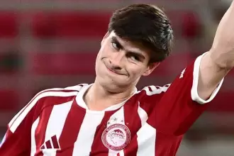 Armando González anota su primer doblete en el Olympiacos