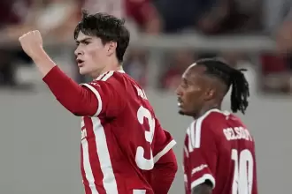 Armando González responde como titular: gol de “La Hormiga” en remontada del Olympiacos