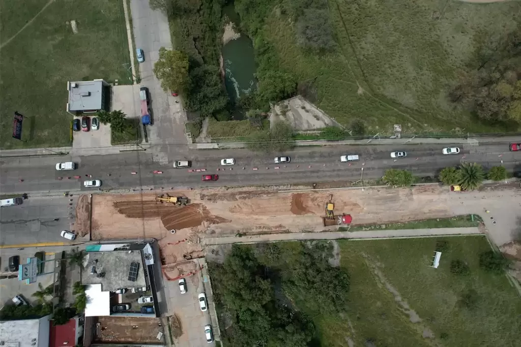 Avanza-pavimentación-de-avenida-Arqueros-en-Aguascalientes-2