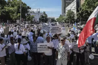 Cerca de 30 mil marchan por la paz en Culiacán; Alejandro Moreno responsabiliza a Morena por crisis en Sinaloa