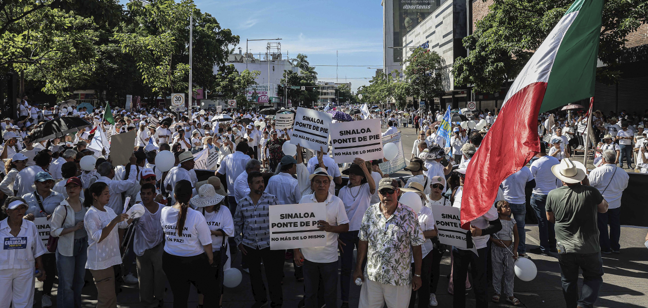Cerca de 30 mil marchan por la paz en Culiacán; Alejandro Moreno responsabiliza a Morena por crisis en Sinaloa