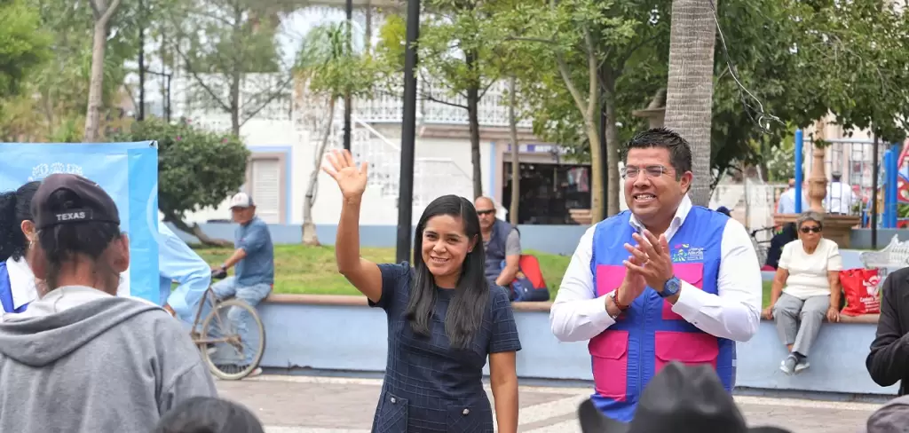César Medina entrega apoyos funcionales