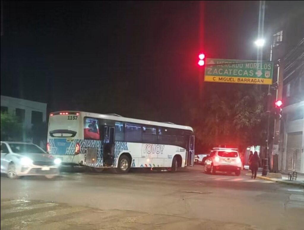 Choque moto y camion urbano Centro 4