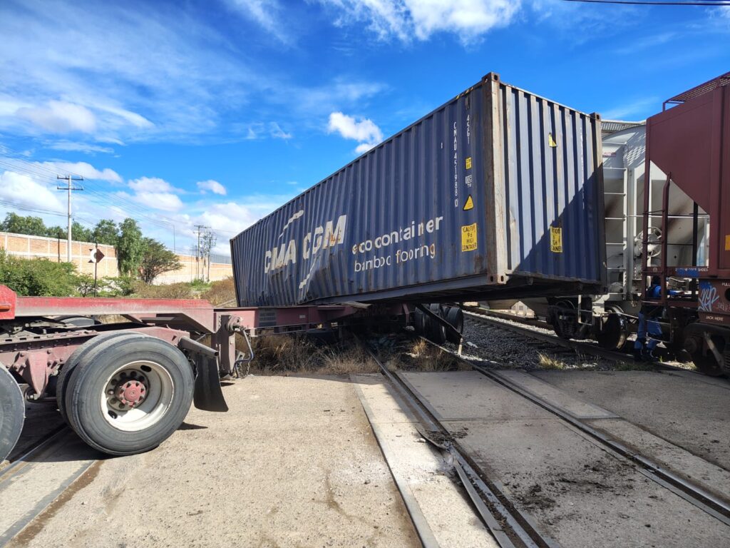 Choque tren vs trailer Los Arellano 2