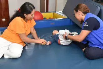 DIF Estatal transforma la vida de Isaac con terapias de rehabilitación física