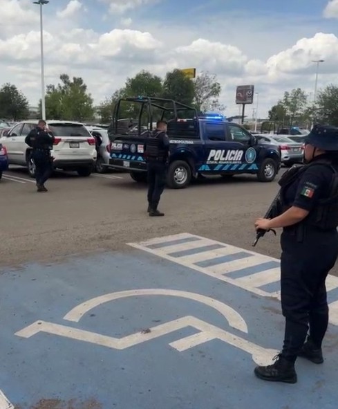 Detenidos arma larga cargadores cartuchos Costco 7
