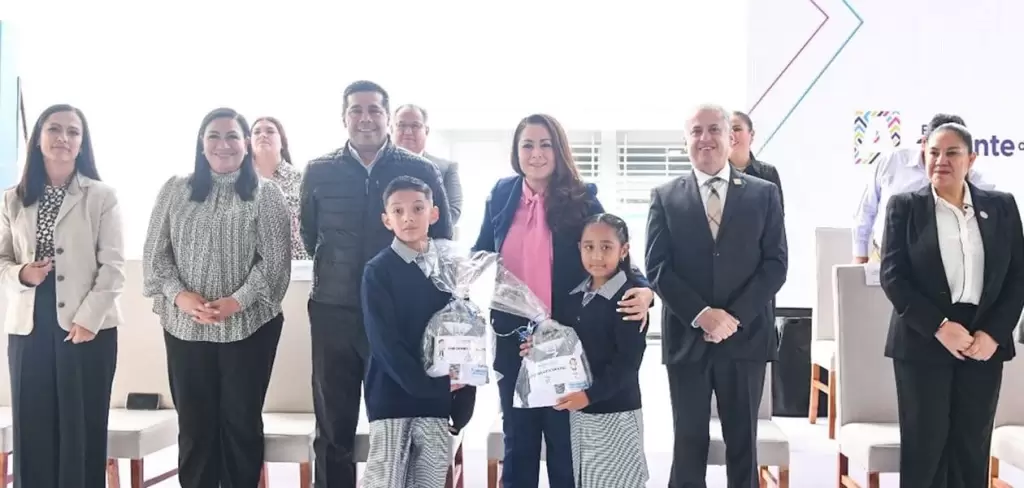 Distribuye Gobierno del Estado 230 mil uniformes escolares