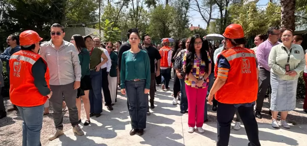 Evacúan sede del IMSS durante simulacro de sismo