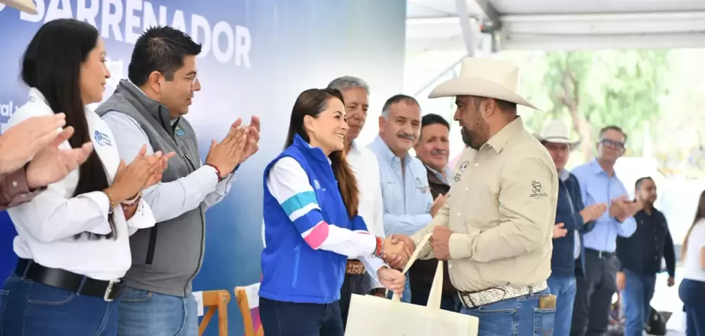 Frente municipal y sanitario: Tere Jiménez lidera estrategia de prevención contra el gusano barrenador