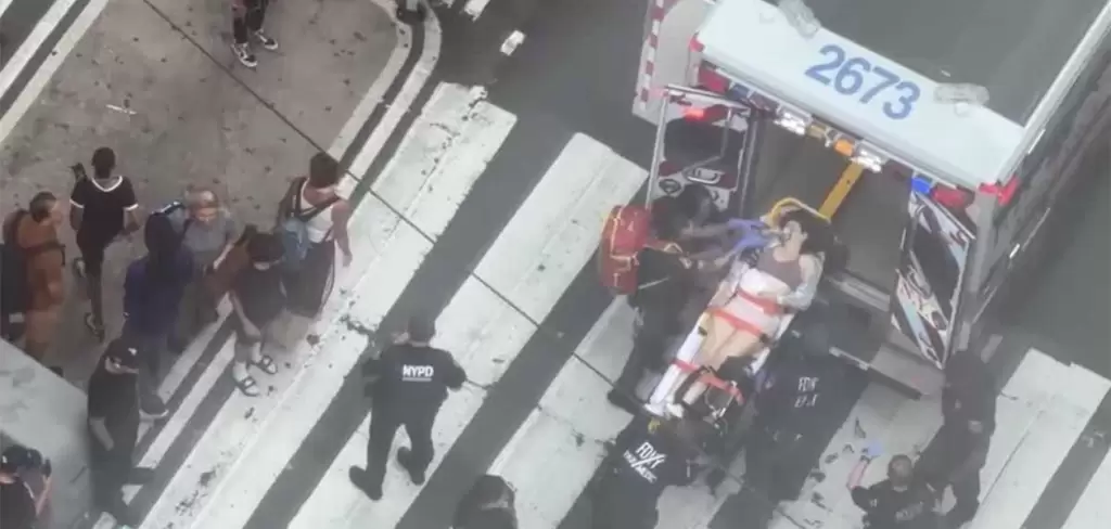 Identifican a mujer asesinada en ataque aleatorio en Times Square; trabajaba para Bank of America