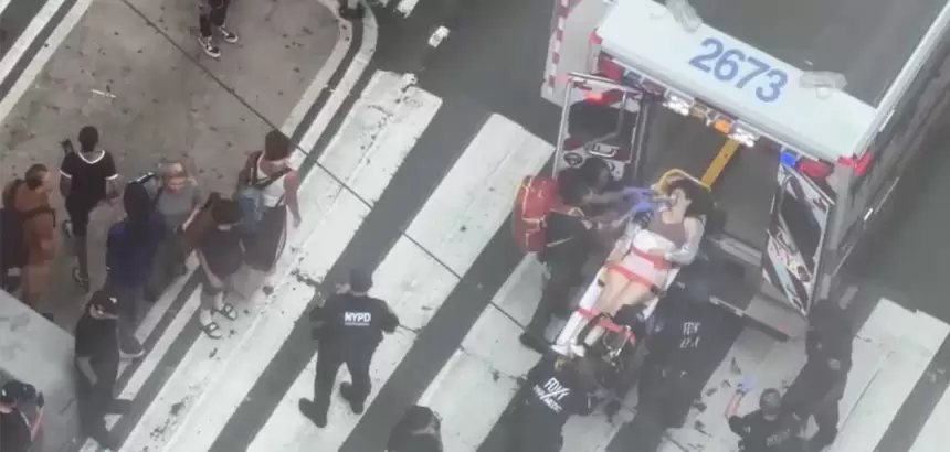 Identifican a mujer asesinada en ataque aleatorio en Times Square; trabajaba para Bank of America