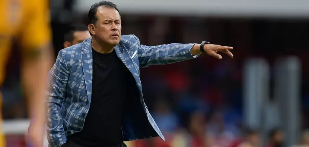 ¡Ni un director técnico por año en el Necaxa! 16 han pasado por su banquillo en una década