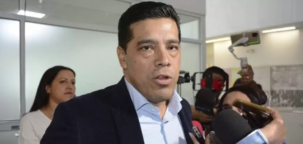 Leo Montalez sí quiere la gubernatura, pero no premio de consolación