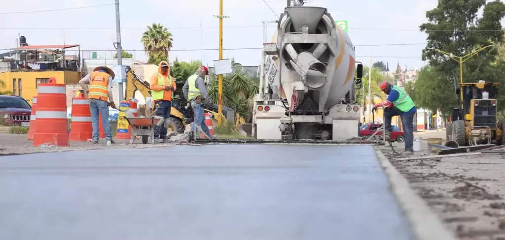 Leo Montañez encabeza la rehabilitación vial de más de 100 calles en Aguascalientes.