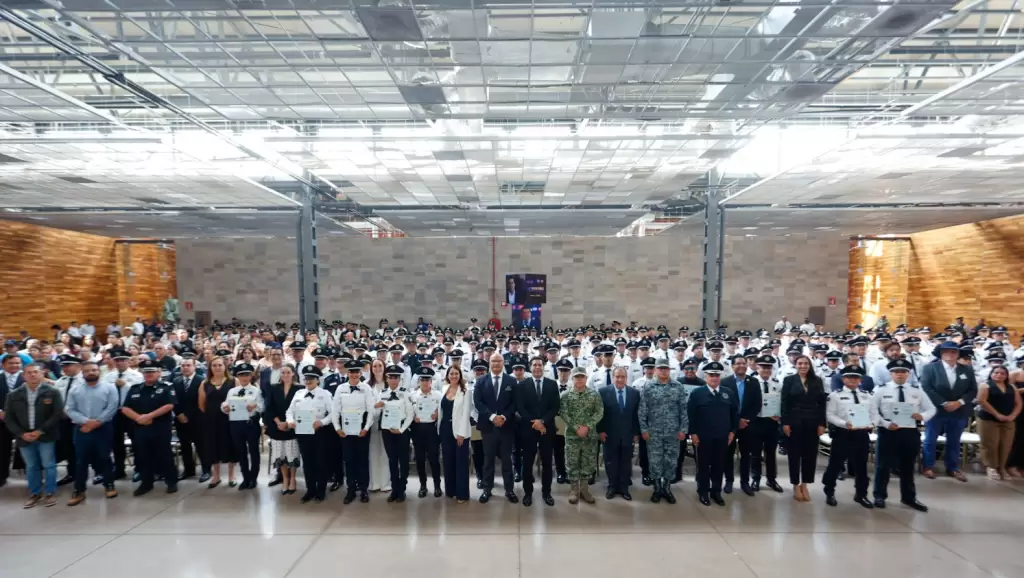 Leo-Montañez-encabezó-la-graduación-de-76-policías-municipales