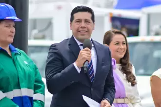 Leo Montañez entrega 20 nuevos camiones de limpieza