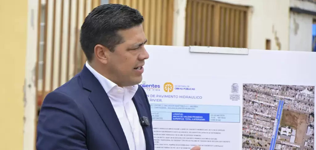 Leo Montañez supervisa obras en calle Viñedos Rivier
