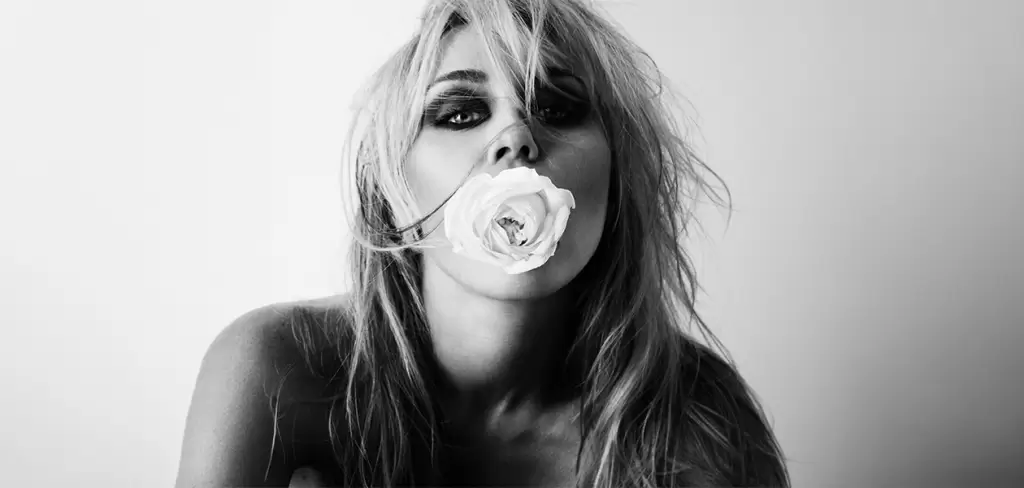 Miley Cyrus, ahora solo “Miley”, abre nueva era con Bass Persuades