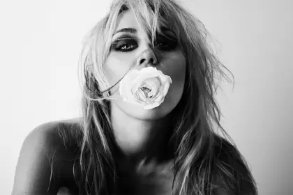 Miley Cyrus, ahora solo “Miley”, abre nueva era con Bass Persuades