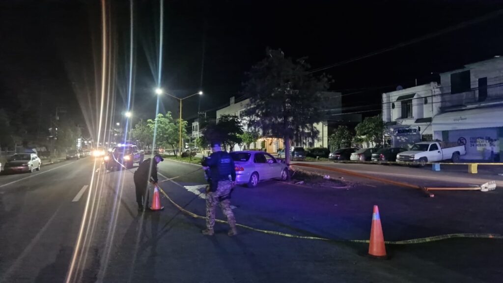 Muerto choque auto vs poste Calvillo 1
