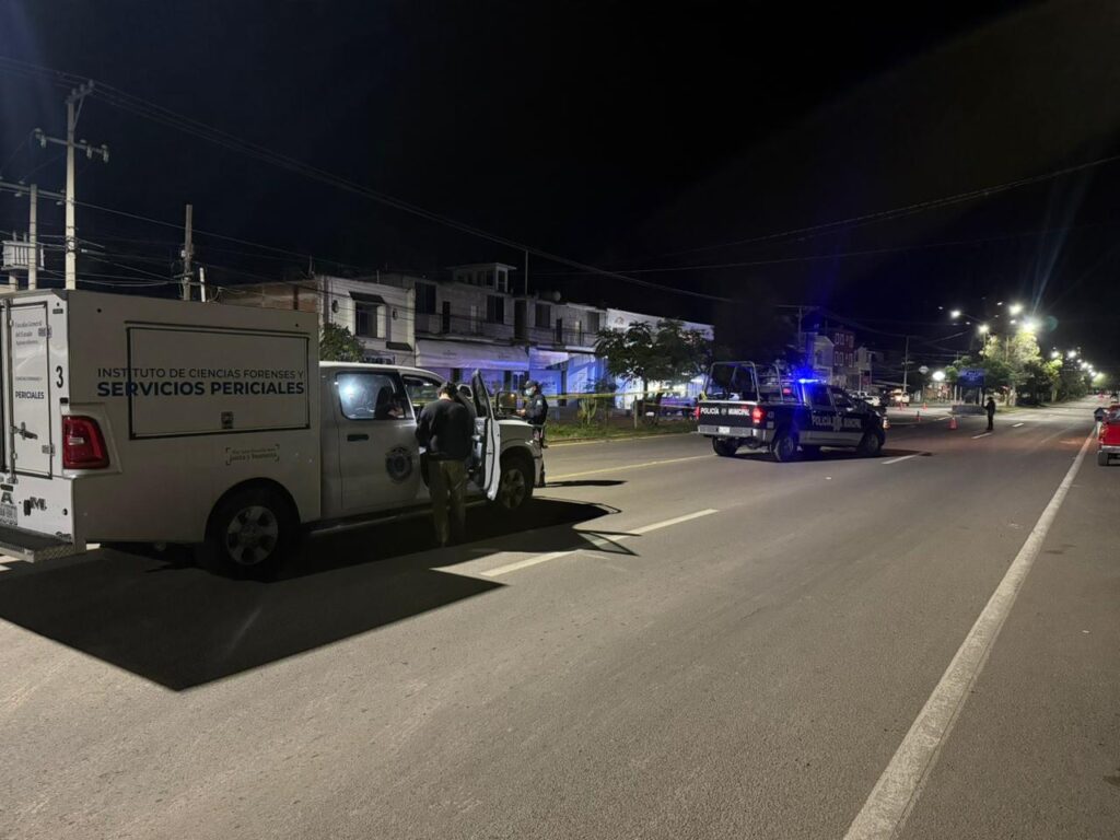 Muerto choque auto vs poste Calvillo 5