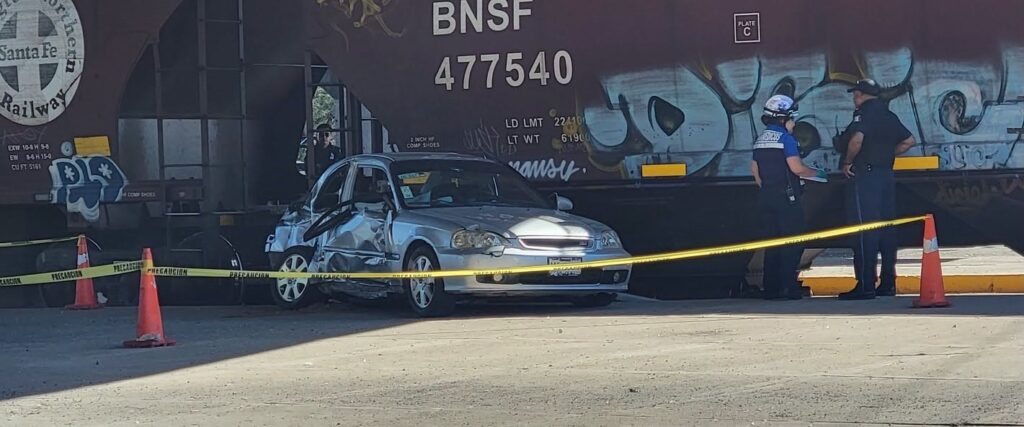 Muerto choque auto vs tren Ojo de Agua 1
