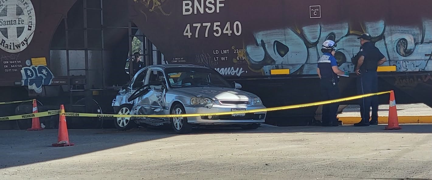 Muerto choque auto vs tren Ojo de Agua 1