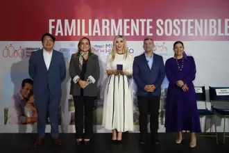 Reconocen a SEFAM por políticas que ponen a las familias en el centro