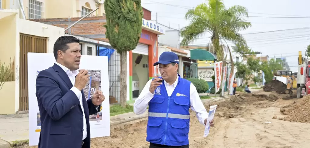 Supervisa Leo obras de pavimentación