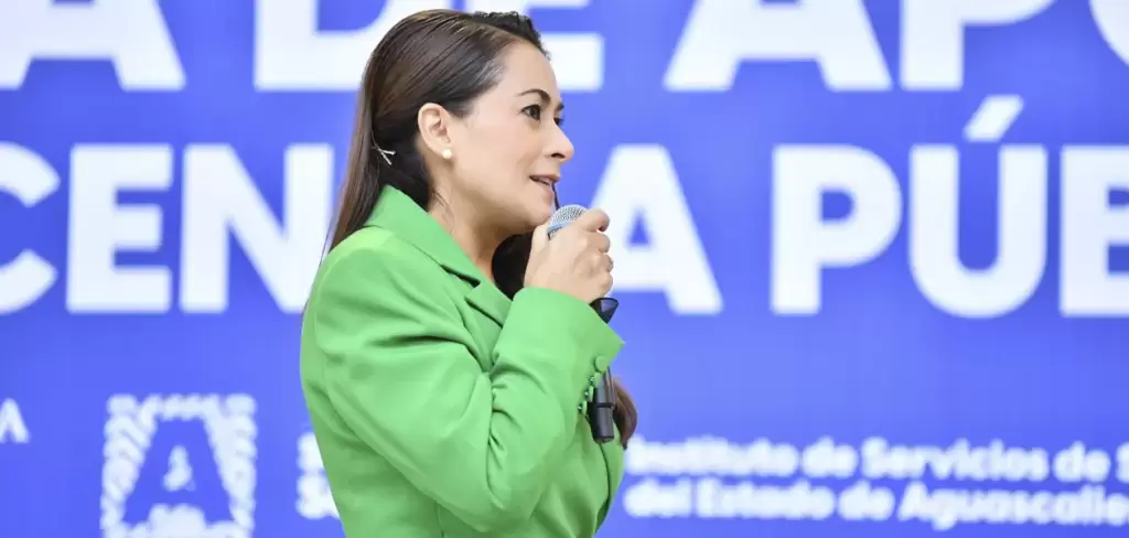 Tere Jiménez entrega apoyos de la Beneficencia Pública en Aguascalientes