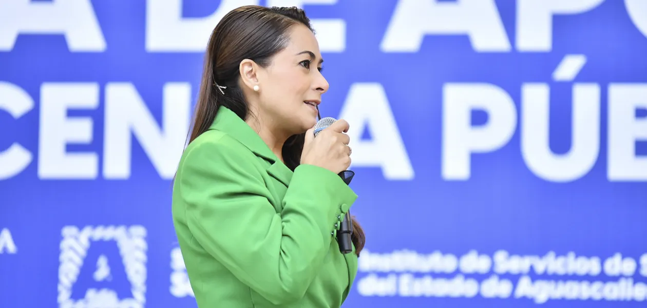 Tere Jiménez entrega apoyos de la Beneficencia Pública en Aguascalientes