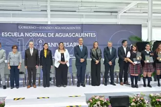 Tere Jiménez reconoce 148 años de historia de la Escuela Normal de Aguascalientes