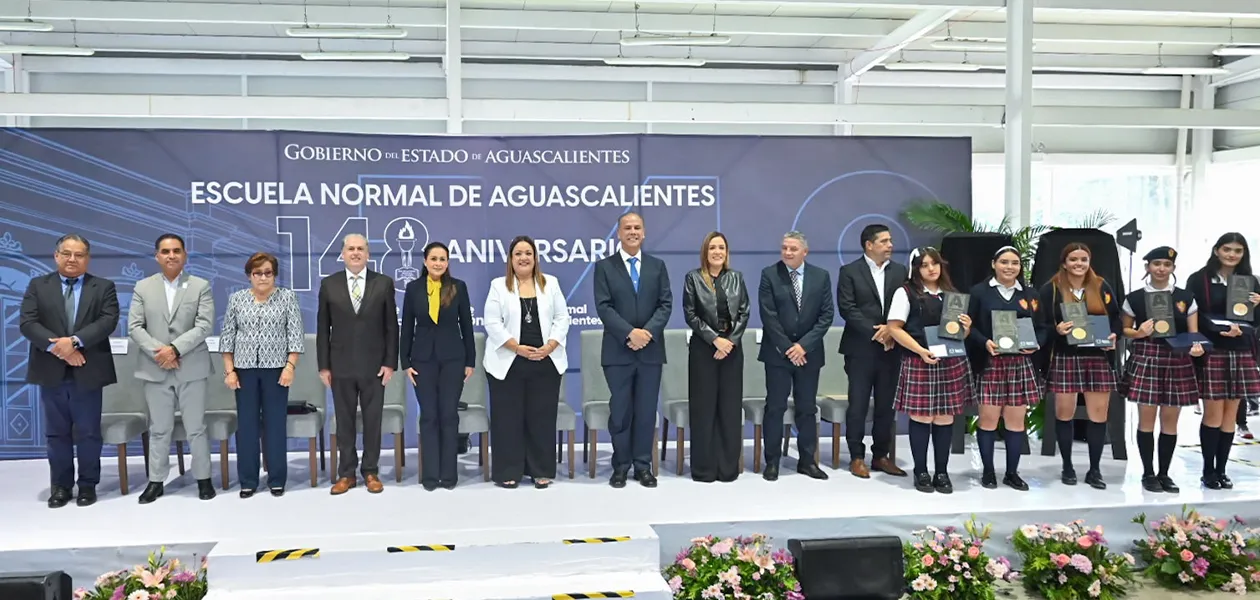 Tere Jiménez reconoce 148 años de historia de la Escuela Normal de Aguascalientes