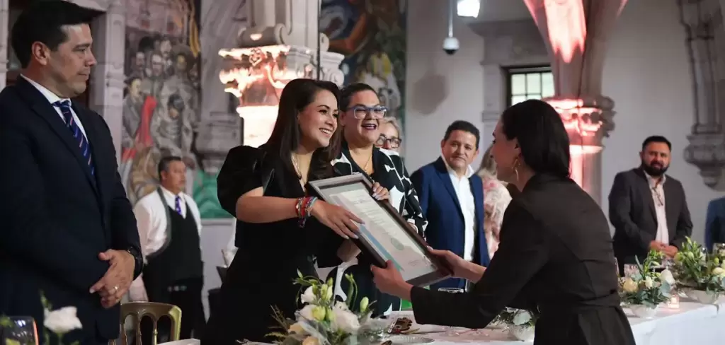 Tere Jiménez reconoce el compromiso ambiental en Aguascalientes con el Sello de Bajo Carbono