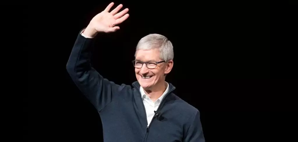 Tim Cook se despide como CEO de Apple; John Ternus toma el mando este martes