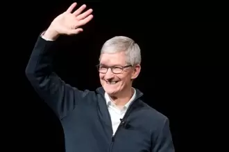 Tim Cook se despide como CEO de Apple; John Ternus toma el mando este martes