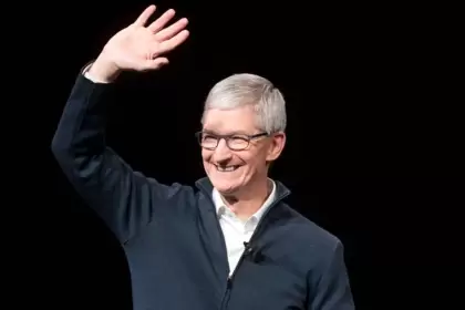 Tim Cook se despide como CEO de Apple; John Ternus toma el mando este martes