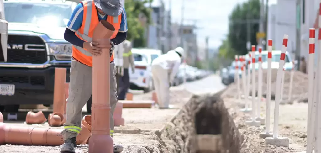 Trabajando en conjunto, Leo Montañez y MIAA renuevan redes hidrosanitarias en la ciudad