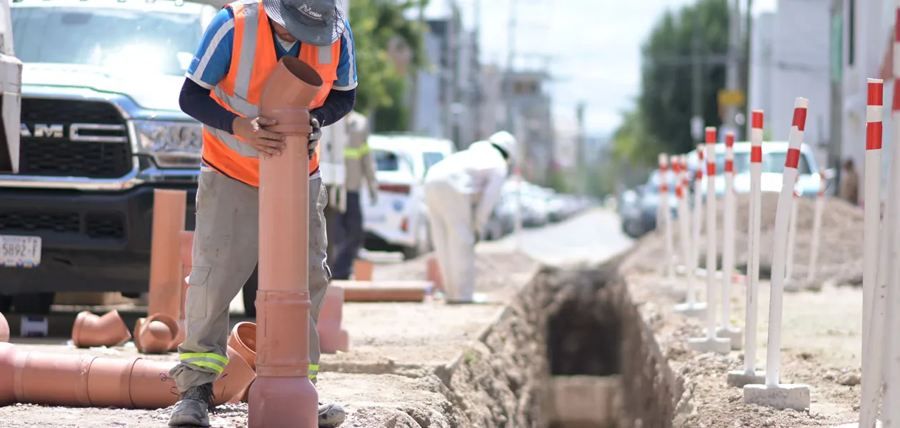 Trabajando en conjunto, Leo Montañez y MIAA renuevan redes hidrosanitarias en la ciudad
