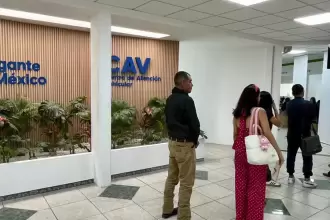 Trámites vehiculares en Plaza Vestir: la SSPE expide permisos para circular sin placas