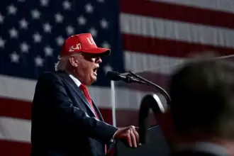 Trump reconoce acciones de Sheinbaum contra el narcotráfico, pero exige más medidas a México