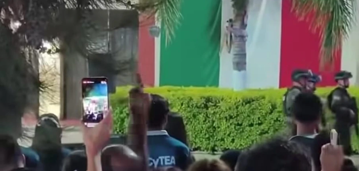 ¡Fuera Mota!, rechifla contra alcalde de Asientos durante Grito de Independencia