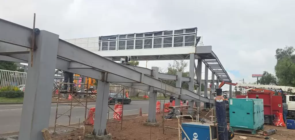 En Aguascalientes avanza construcción de puente peatonal en Pirules