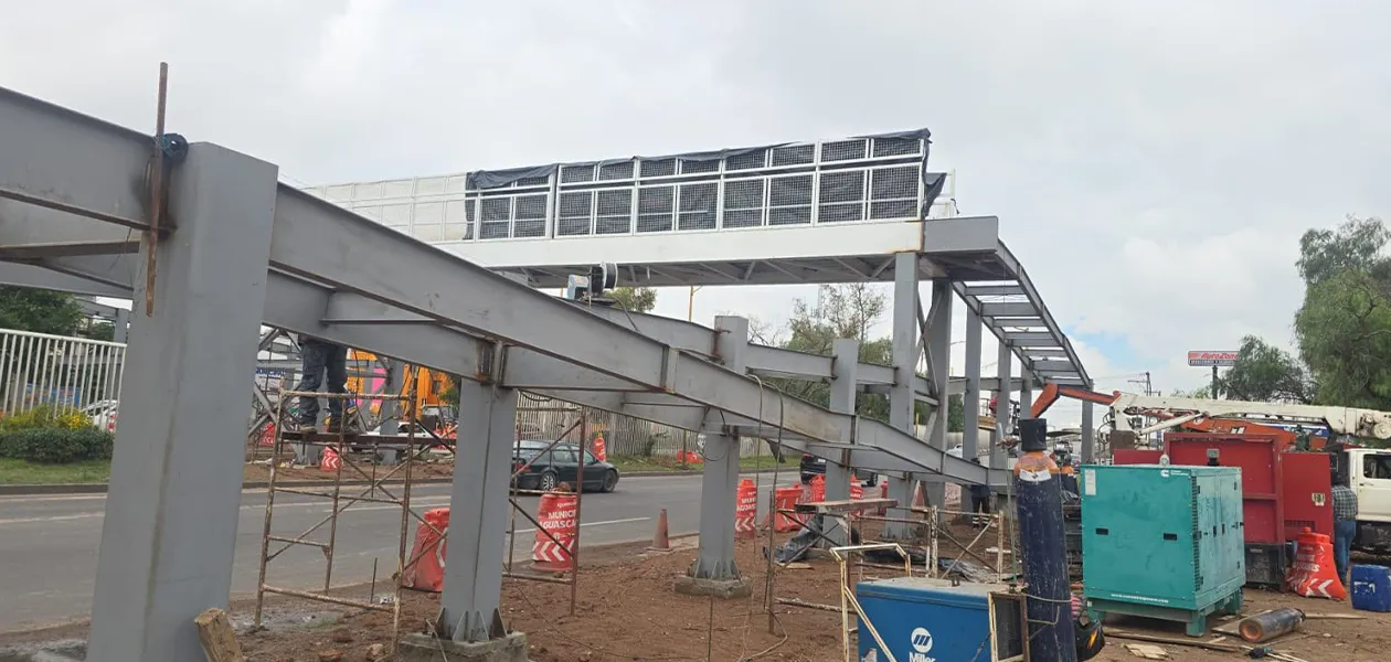 En Aguascalientes avanza construcción de puente peatonal en Pirules
