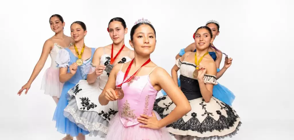 Alumnas de la Universidad de las Artes triunfan en concurso internacional de danza