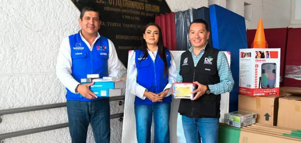 Aurora Jiménez entrega equipamiento para adultos mayores